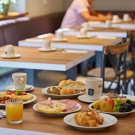 Bed & Breakfast Pension & Restaurant Patriot Trnava 3*
