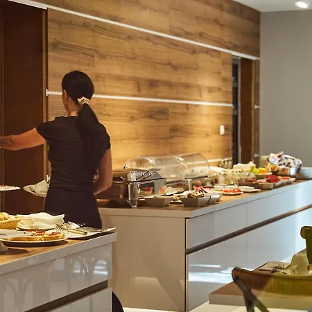 & Restaurant Patriot Oda ve Kahvaltı Trnava