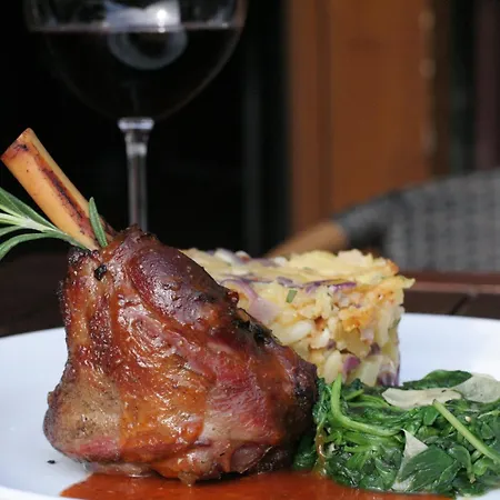 Bed & Breakfast Pension & Restaurant Patriot Trnava 3*