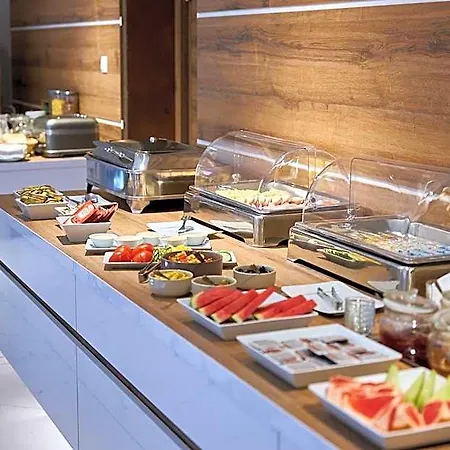 B&B & Restaurant Patriot 트르나바