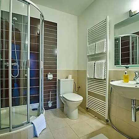 & Restaurant Patriot לינה וארוחת בוקר 3*
