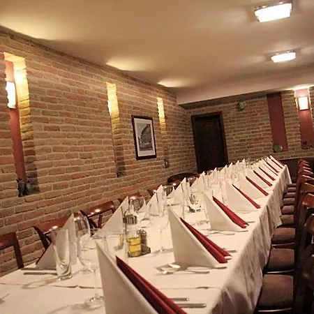 & Restaurant Patriot לינה וארוחת בוקר 3*