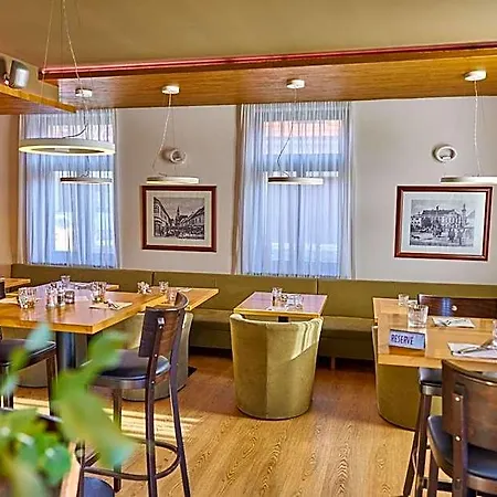 & Restaurant Patriot לינה וארוחת בוקר 3*