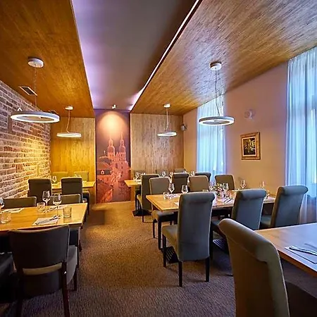 & Restaurant Patriot 트르나바