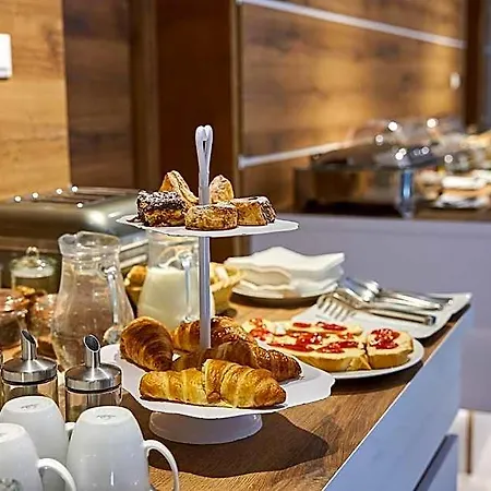 & Restaurant Patriot B&B 트르나바