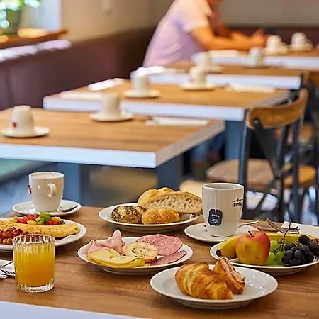 & Restaurant Patriot לינה וארוחת בוקר