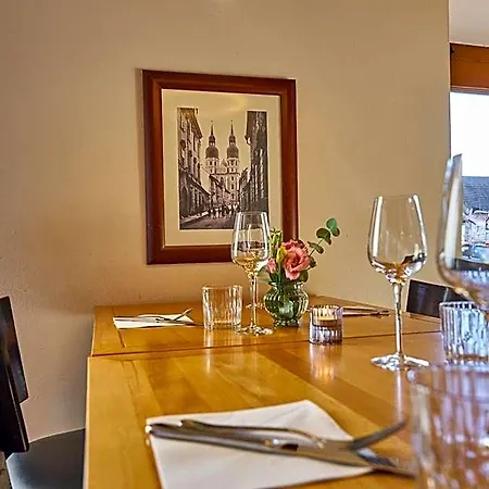 & Restaurant Patriot לינה וארוחת בוקר
